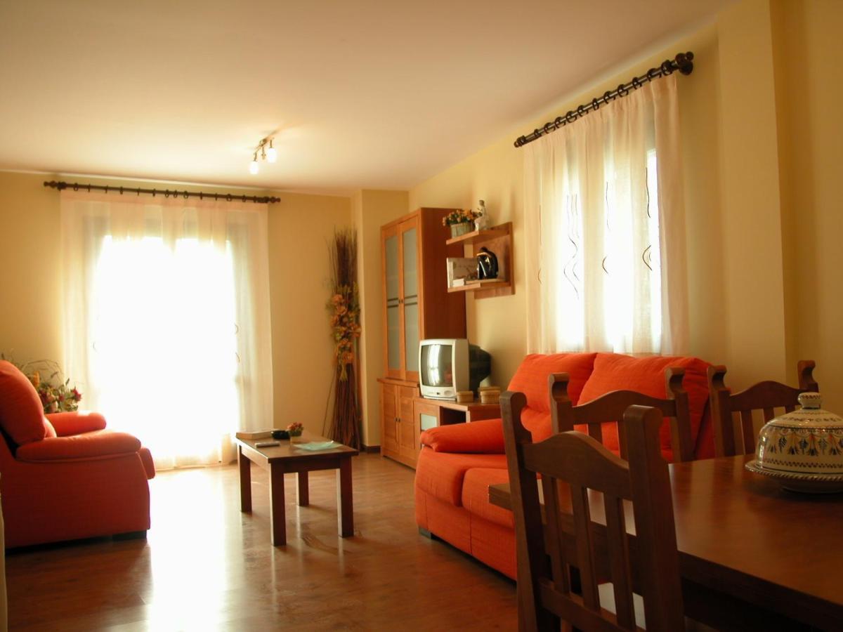 Apartamentos Estop Sahun Pokoj fotografie